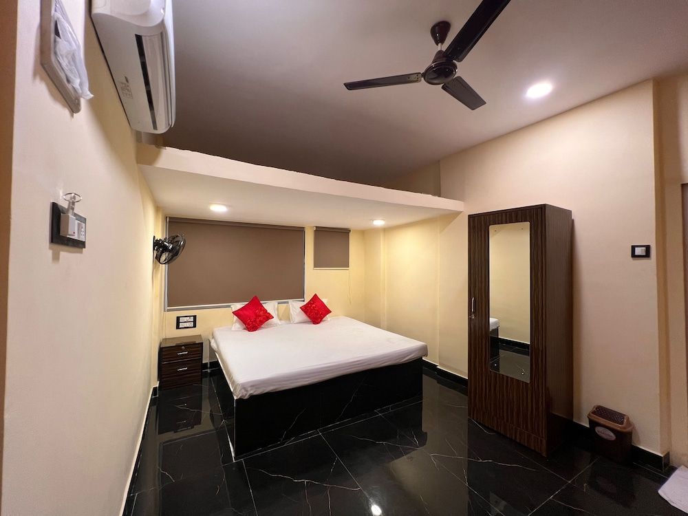 undefined Hotel Golden suites Vashi Navi mumbai 5