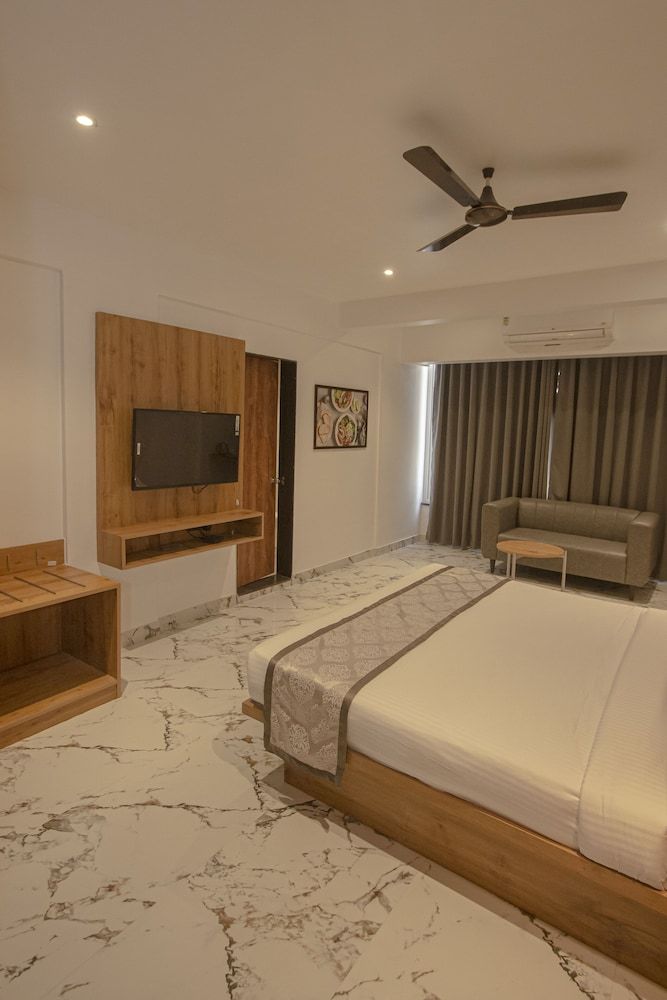 Monarch Montvert Rabale Executive Room