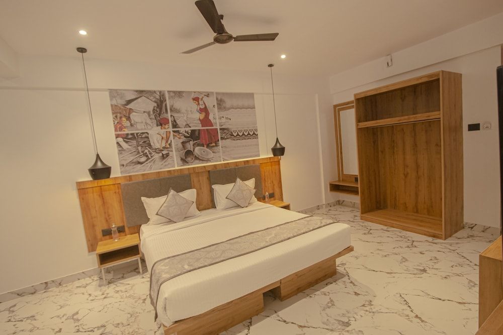 Monarch Montvert Rabale Executive Room 9