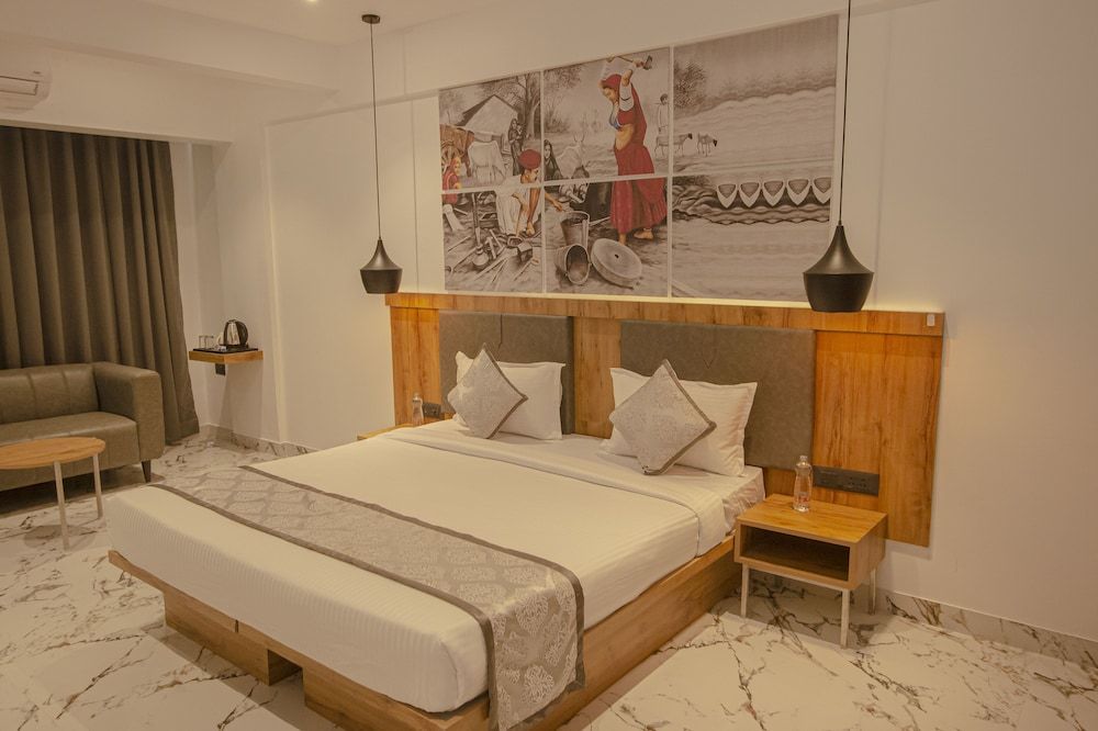 Monarch Montvert Rabale Executive Room 6