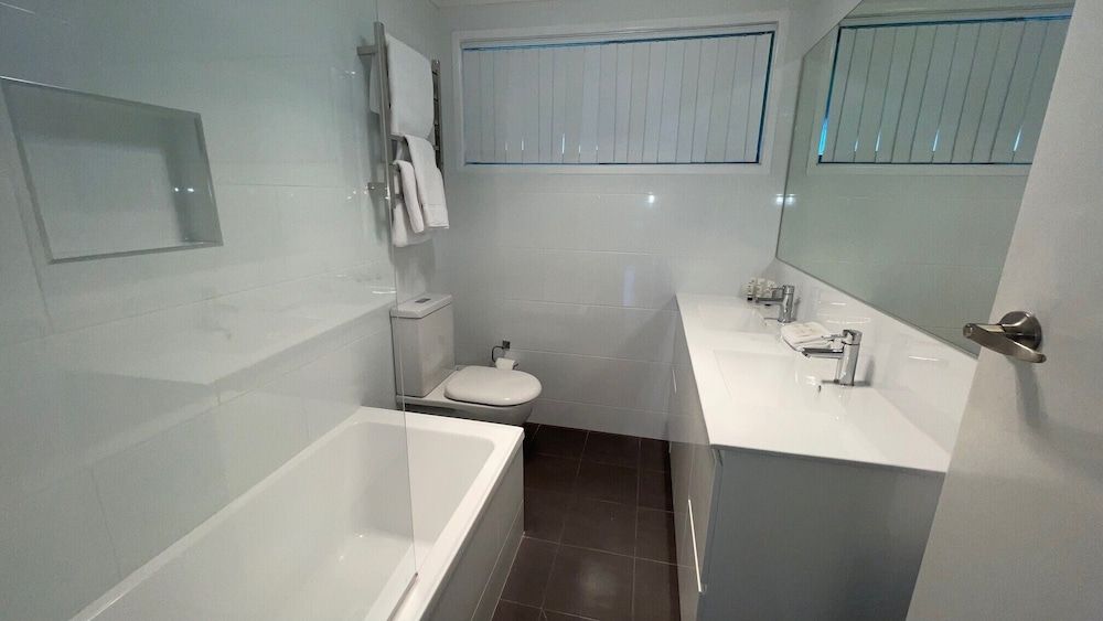 Zig Zag Motel House, 3 Bedrooms, Kitchen 6