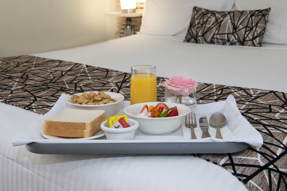 Luxury Studio Suite, 1 King Bed, Jetted Tub, Ground Floor