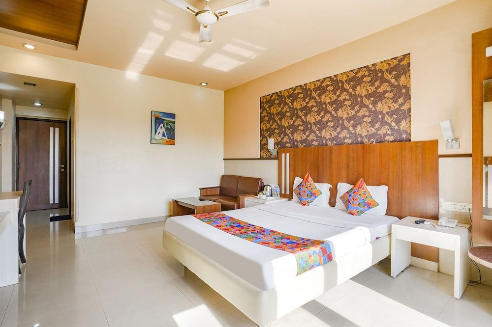 Fabhotel Prime Devanshi Inn Deluxe Room 2