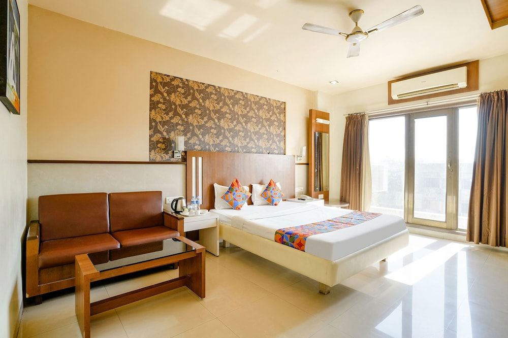 Fabhotel Prime Devanshi Inn Deluxe Room