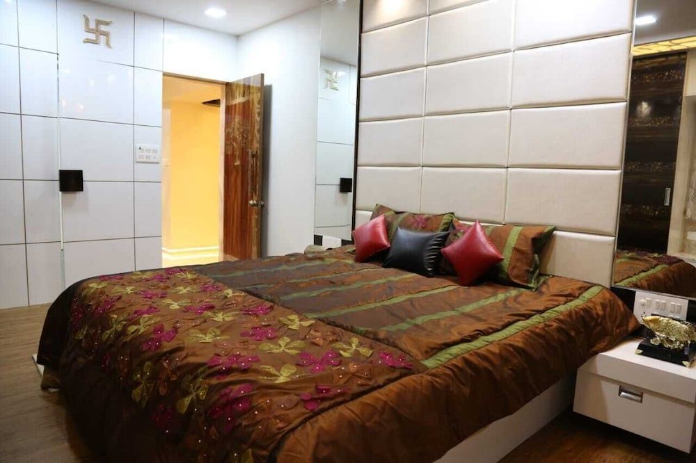 undefined Elegant Hospitality and Services 3