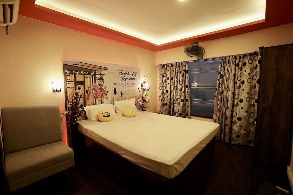 Flodine Boat Cabin 7