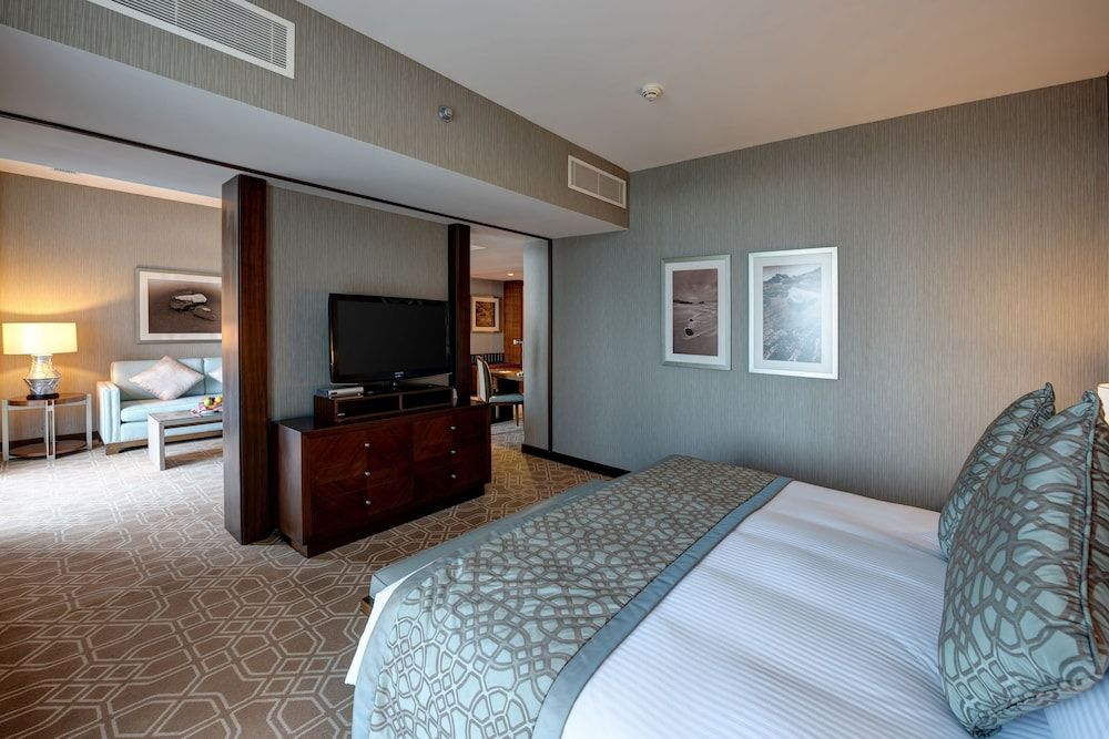 Junior Suite, 1 King Bed, Balcony