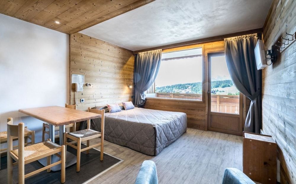 Studio (3 adults)