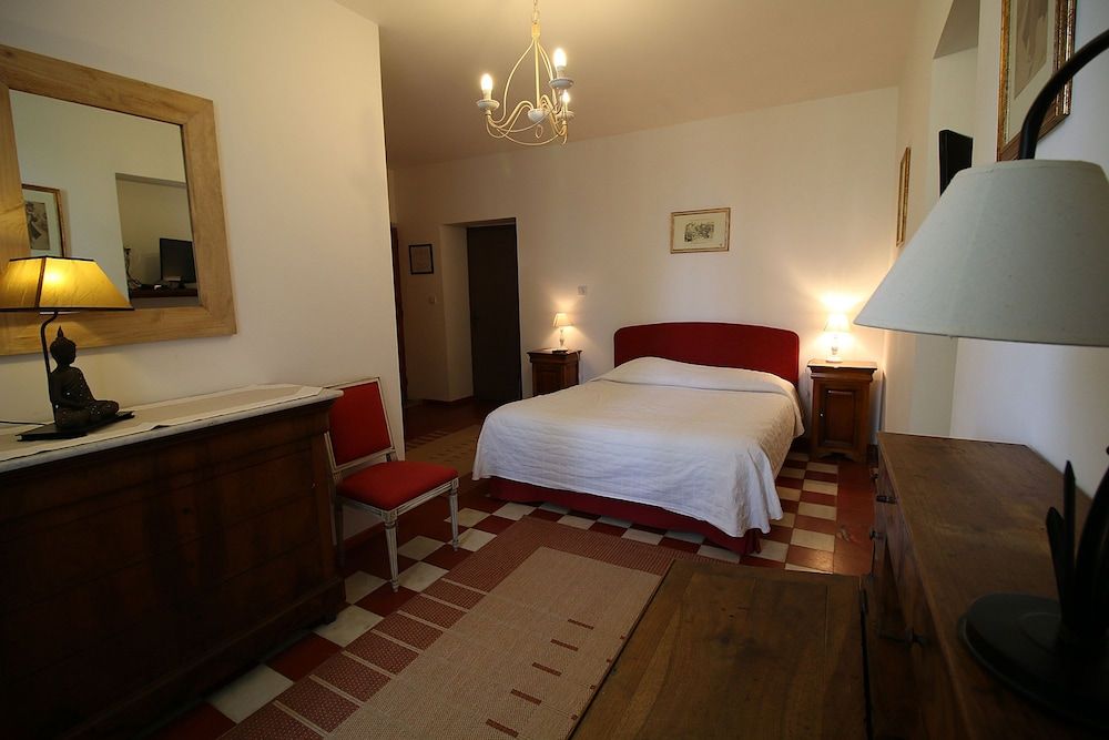 Double Room (8)