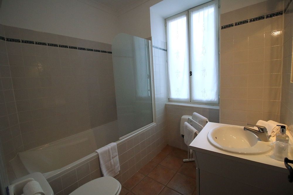 Double Room (2)