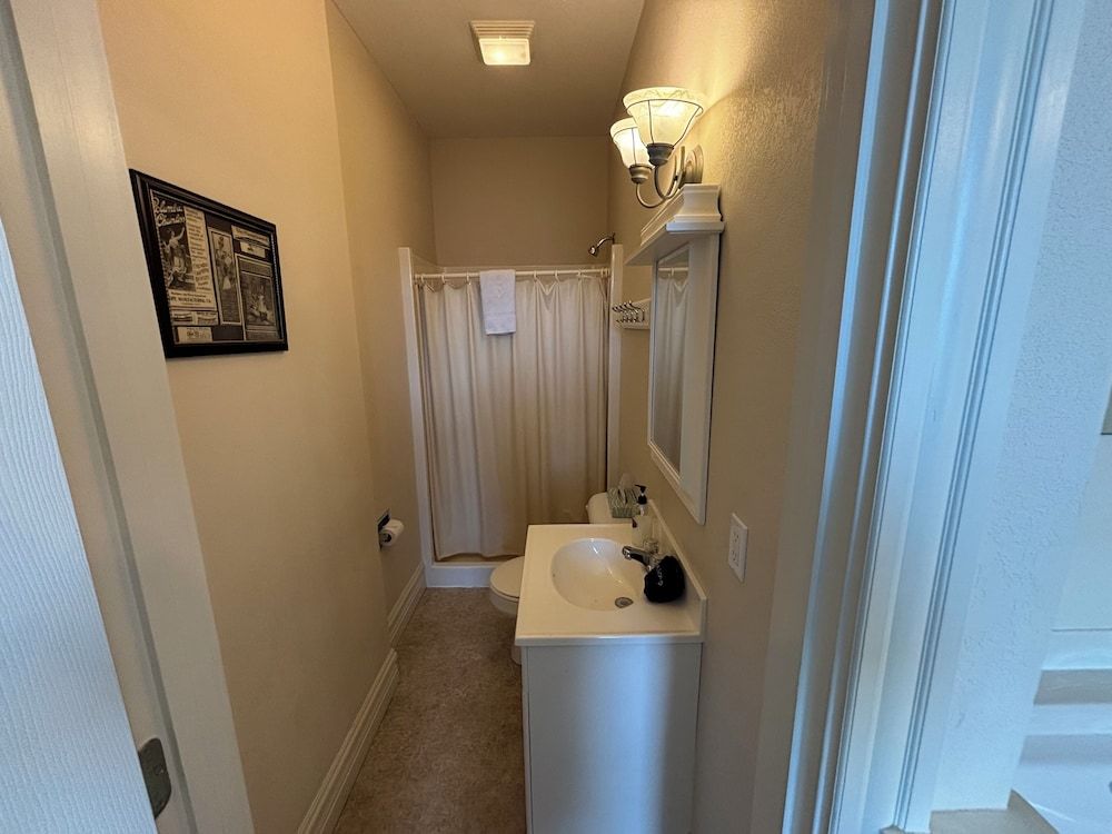 Hermann Crown Suites Victorian Suite 5