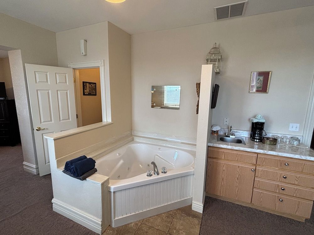 Hermann Crown Suites Victorian Suite 7