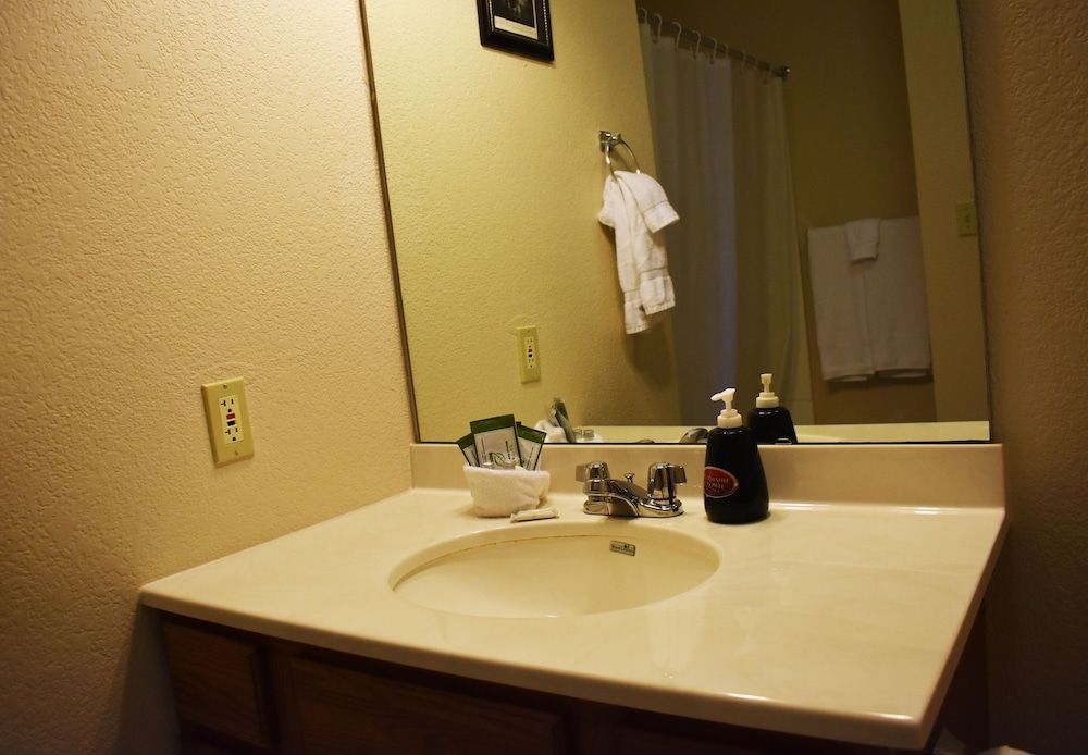 Hermann Crown Suites Presidential Master Suite 9