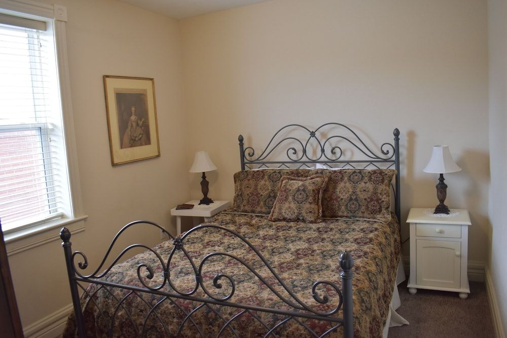 Hermann Crown Suites Victorian Suite 4