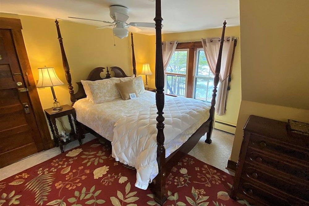 Follansbee Inn Leslie