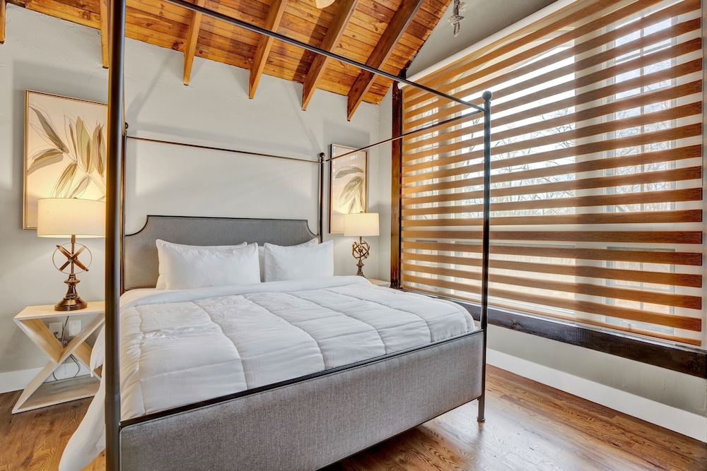 Chimney Hill Estate Inn Barn Master Suite