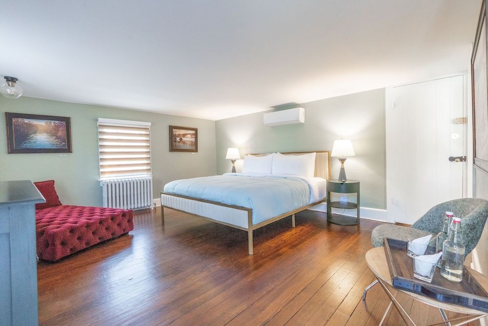 Colonial Room 3