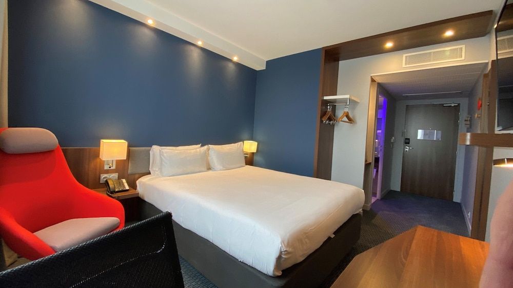 Standard Room, 1 Queen Bed (Free Breakfast)