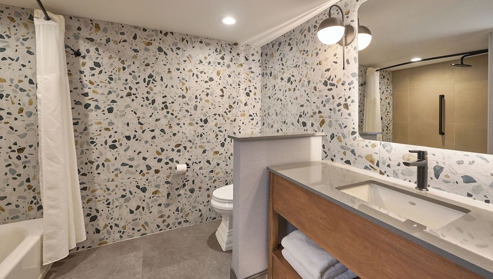 Surfsand Resort Beachfront Patio King - Non Pet 3