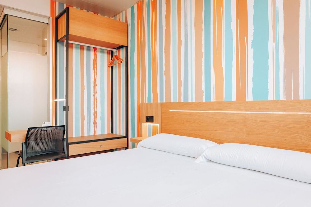 Vertice Roomspace Madrid Standard Room 3