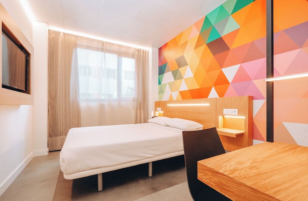 Vertice Roomspace Madrid Standard Room 7