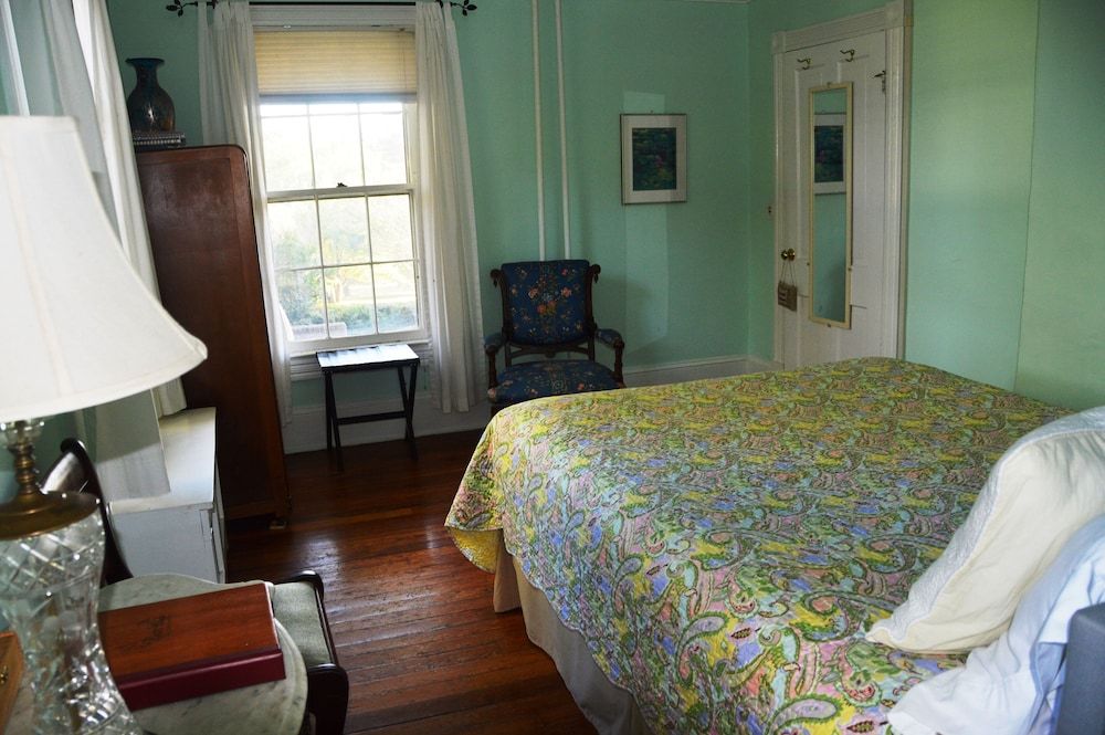 Briar Patch Bed & Breakfast Inn Daisy Room 4