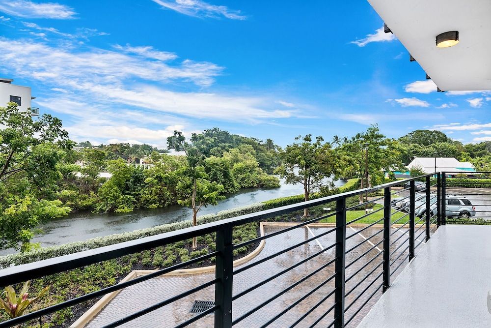 Wilton River Suites (Adults Only) Luxury Suite, Kitchen, River View 4