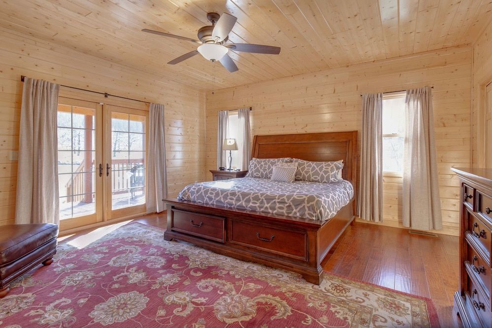 Studio (3 Bedrooms)