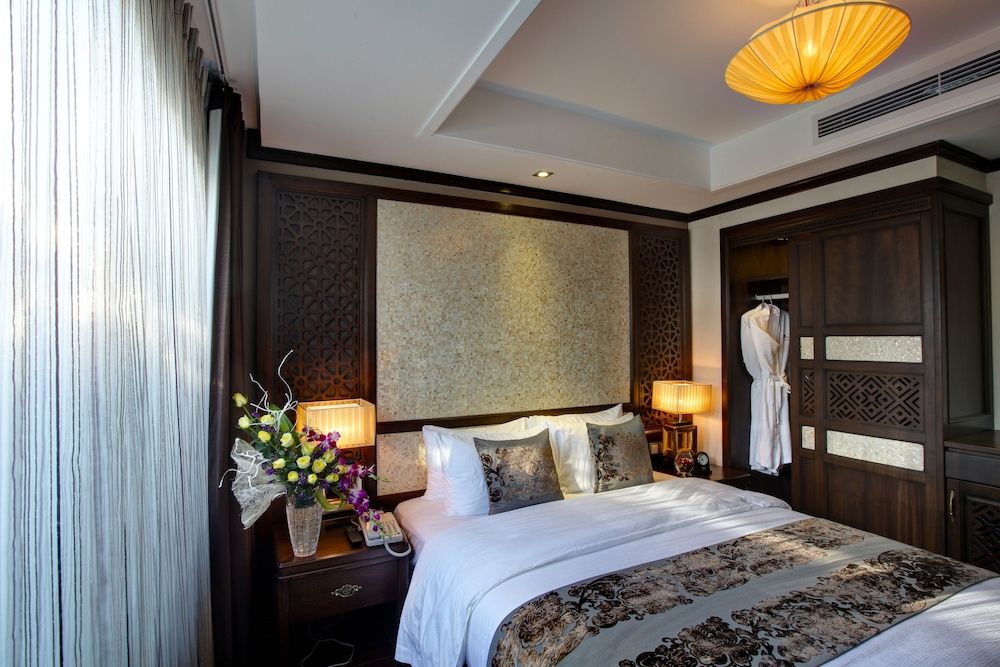 undefined Golden Lotus Luxury Hotel 5