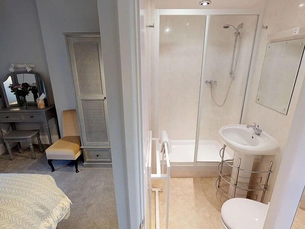 Ranscombe House Luxury Double Room, Ensuite, Sea View (Midships King) 2