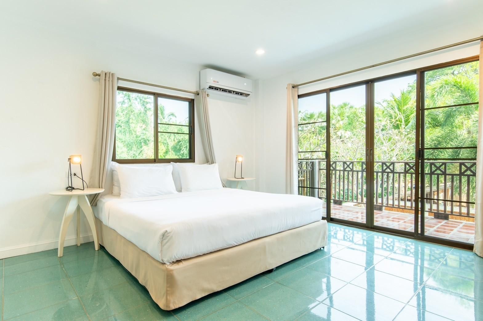 Dolphin Bay Beach Resort Three-Bedroom Apartment with Balcony