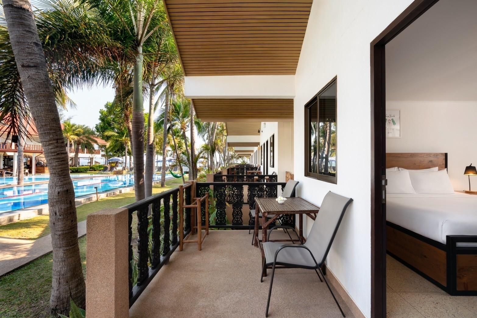 Superior Bungalow - Pool View