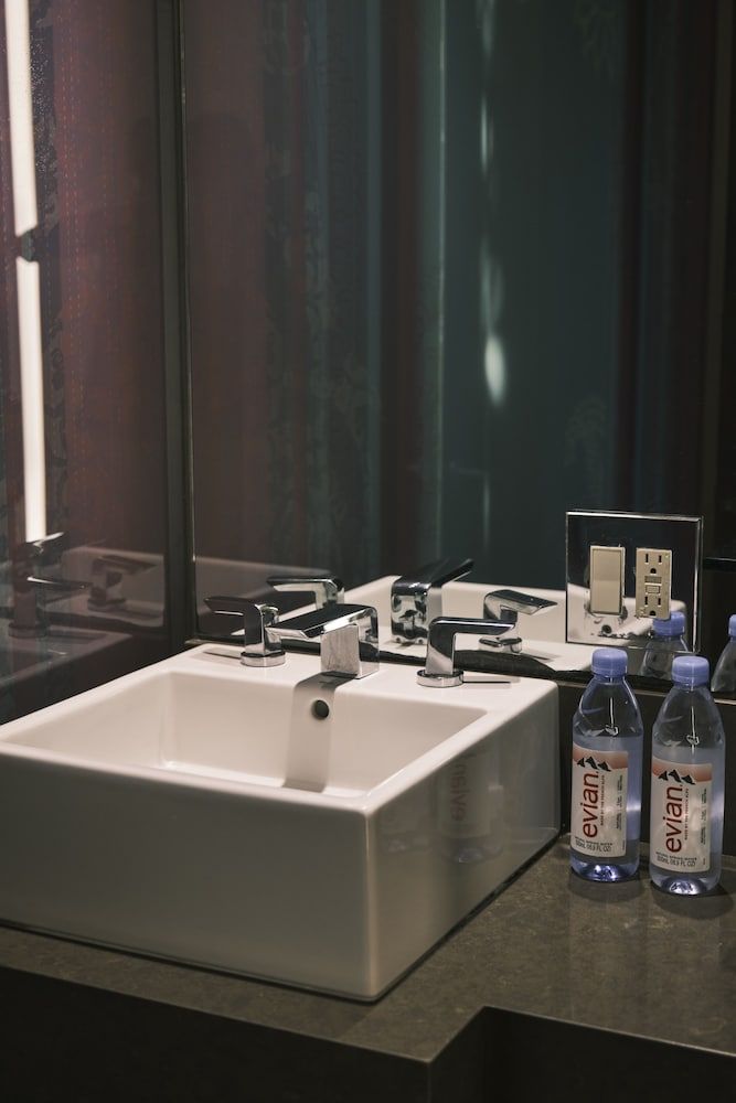 SIRTAJ - Beverly Hills Traditional Room, 1 Queen Bed 8