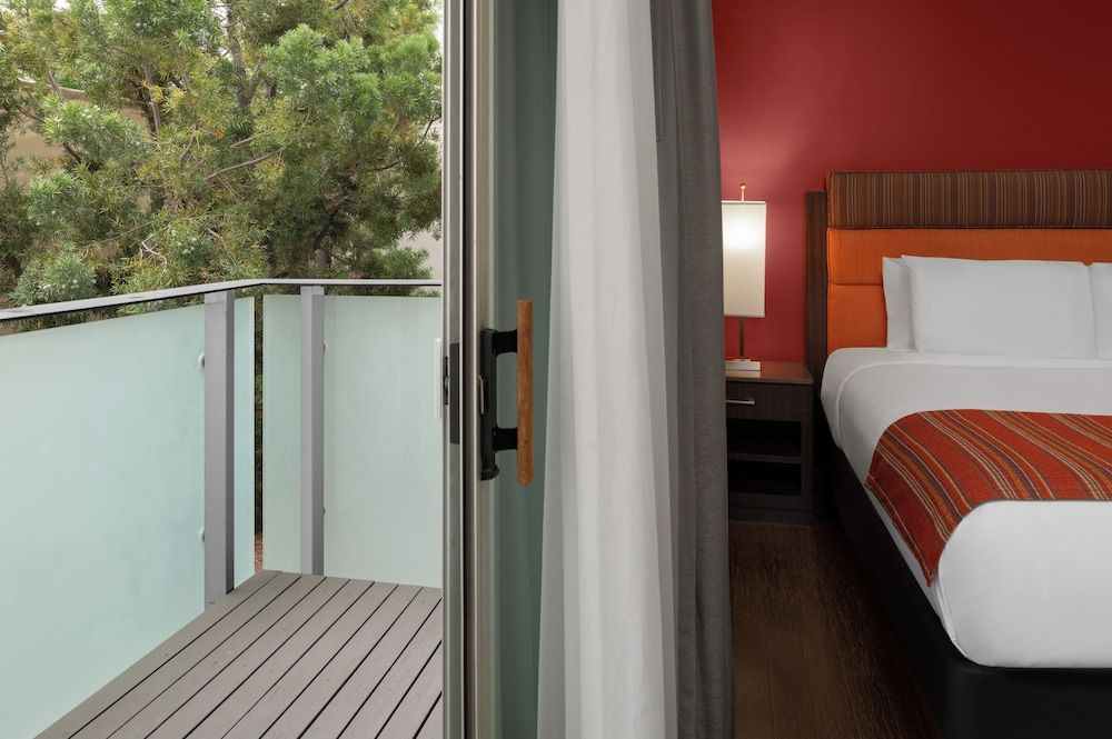 SIRTAJ - Beverly Hills Luxury Room, 1 King Bed 7