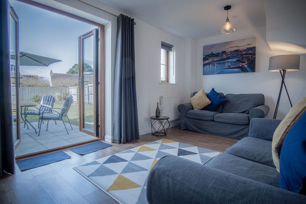 House (2 Bedrooms)