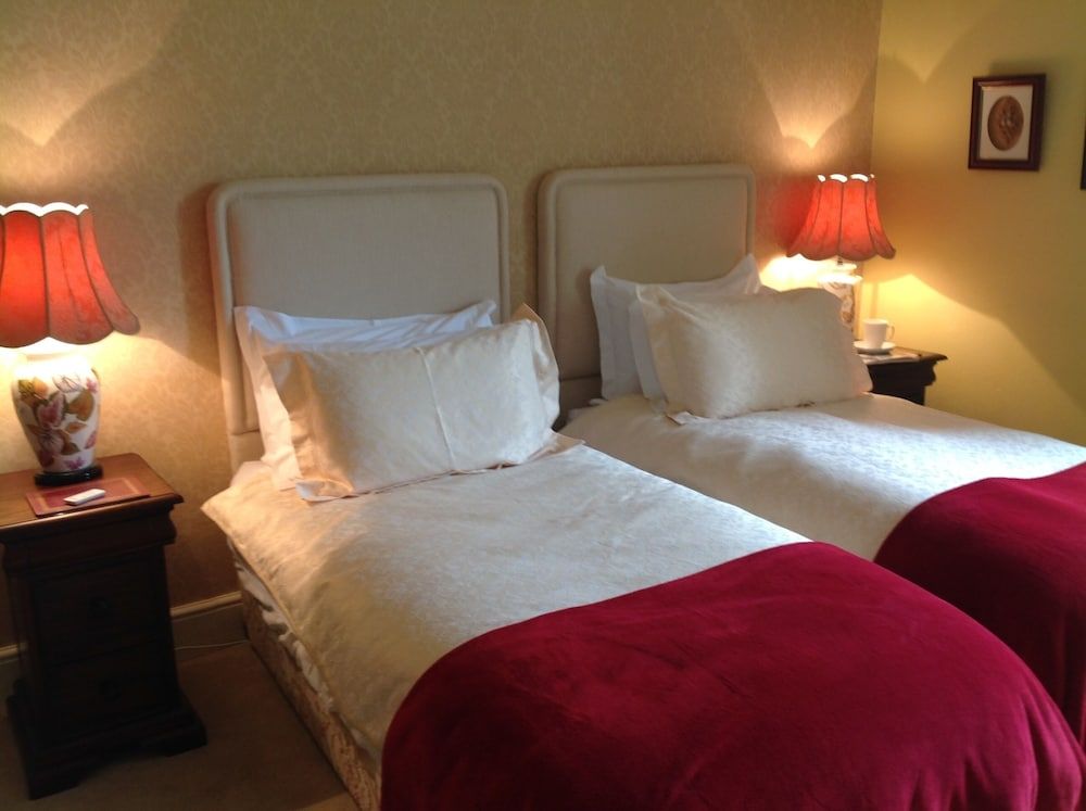 Westgate Manor Family Room (Sherringham & Tall Trees Suite) 4