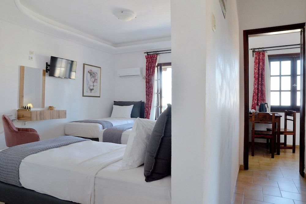 Vasilaras Hotel Family Quadruple Room 11