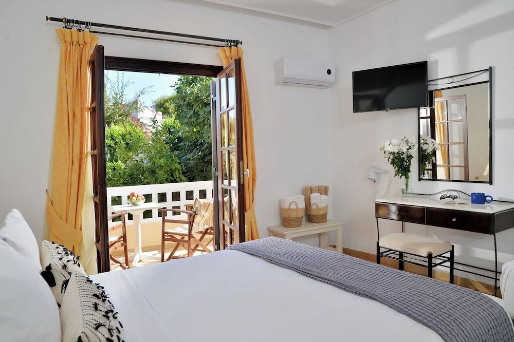 Vasilaras Hotel Family Quadruple Room 9