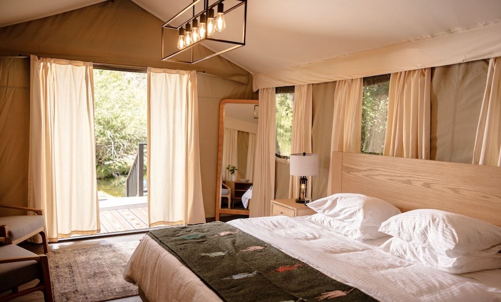 Luxury Glamping Tent (Sleeps 2)