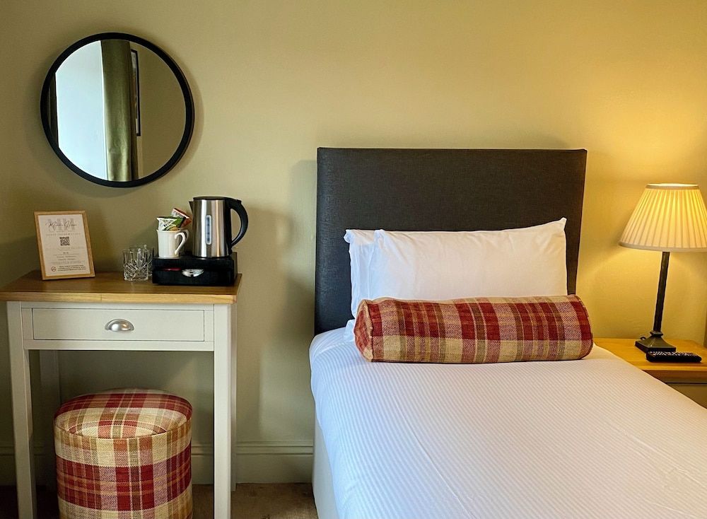 Middle House Standard Twin 5