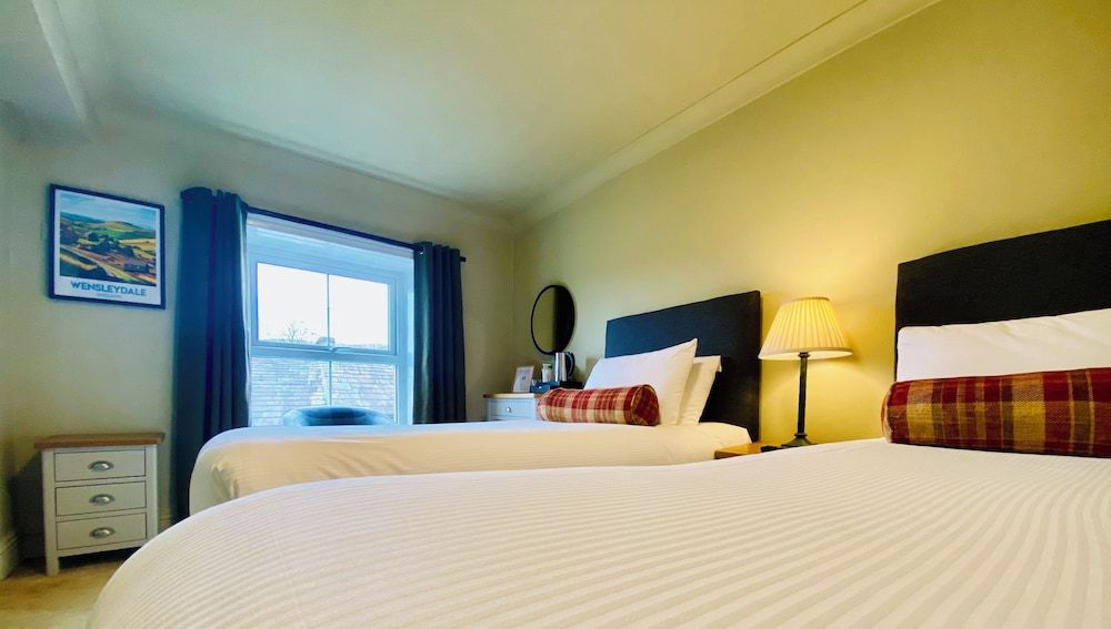 Middle House Standard Twin 4