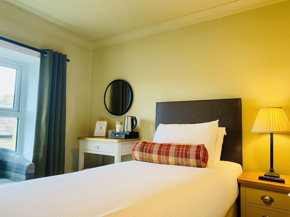 Middle House Standard Twin 3