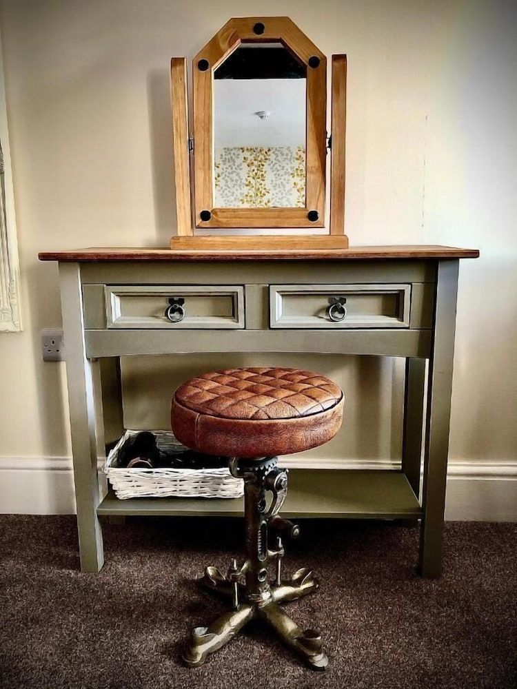 the black swan Economy Room 11