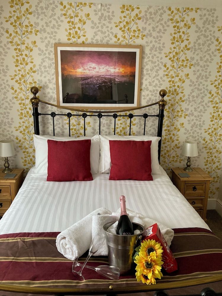 the black swan Economy Room 2