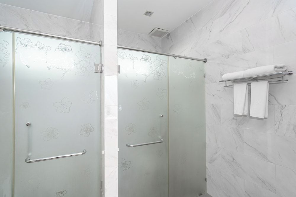 Phuket La Siesta Deluxe Double Room 9