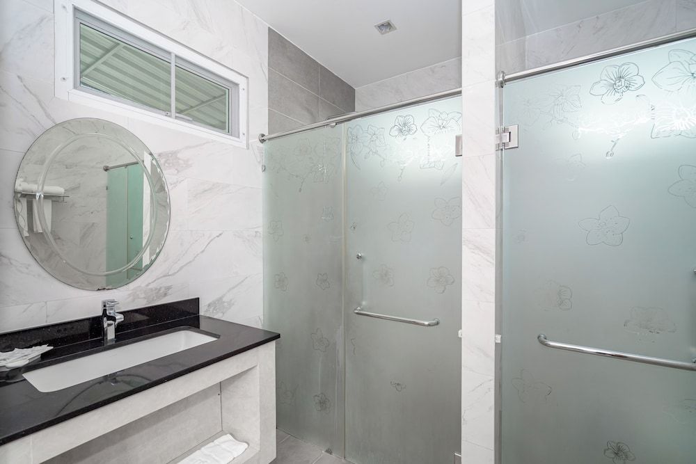 Phuket La Siesta Deluxe Double Room 7