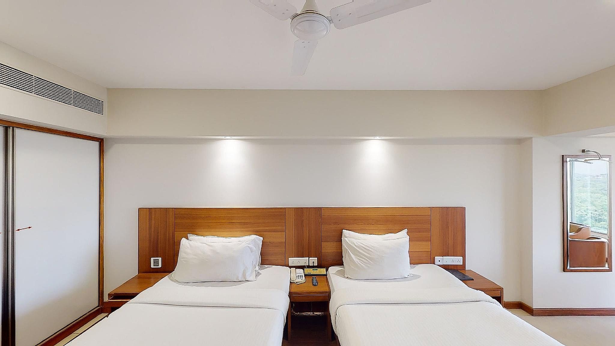 Hotel Aurora Towers Executive Room 2