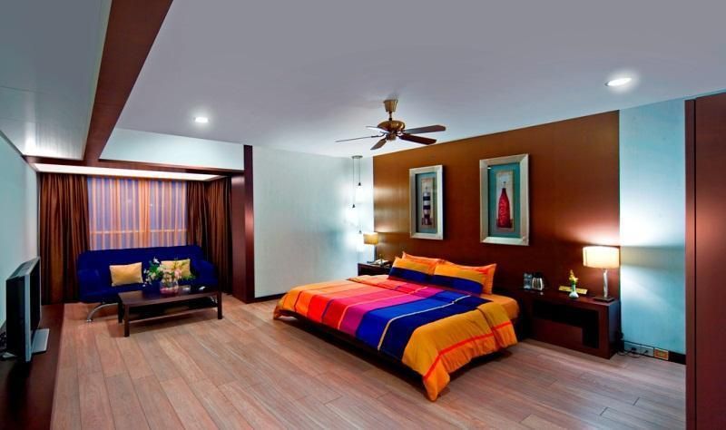 Suite Room with Bathtub (Guest age 21+)