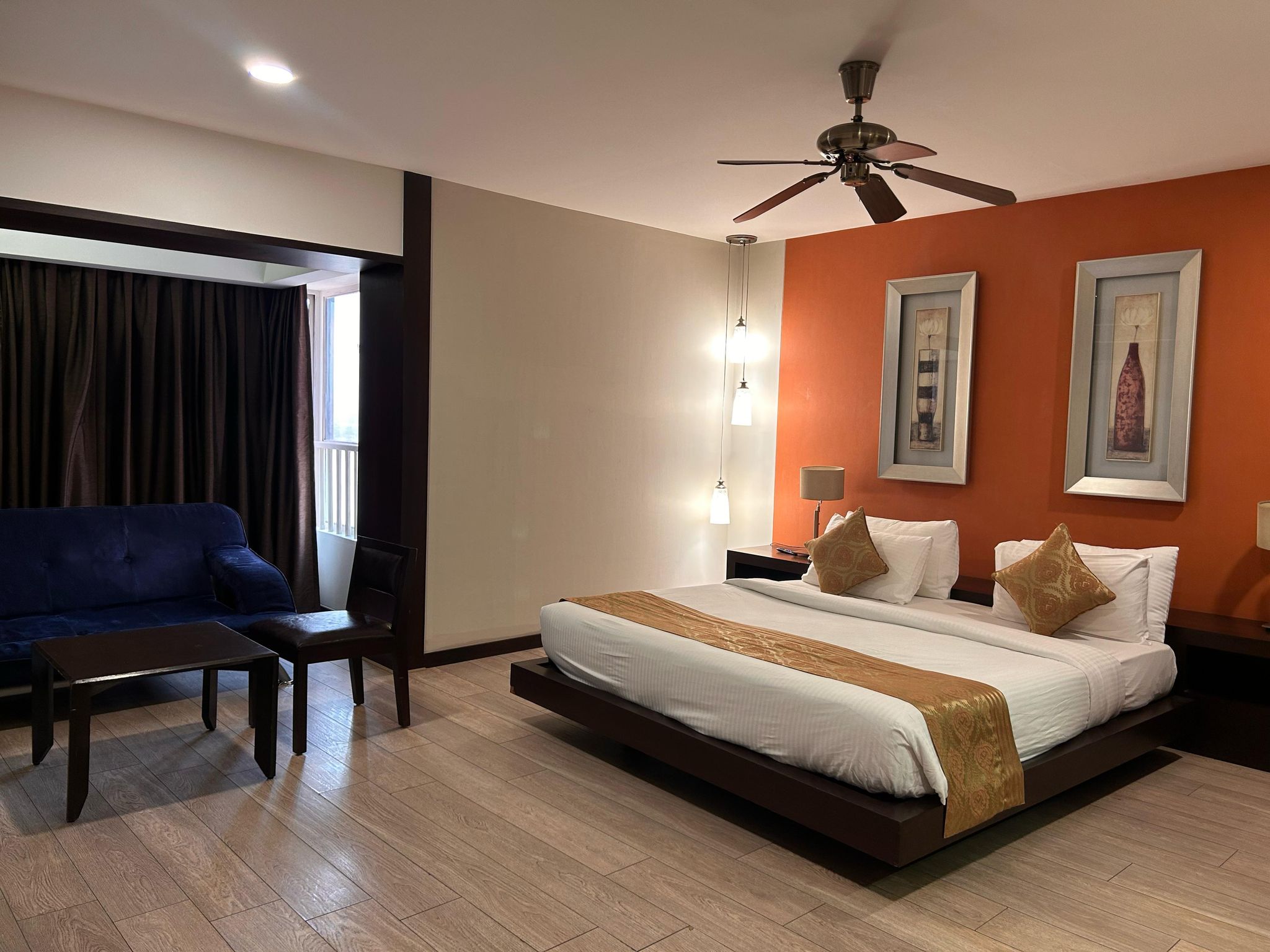 Suite Room with Bathtub (Guest age 21+)