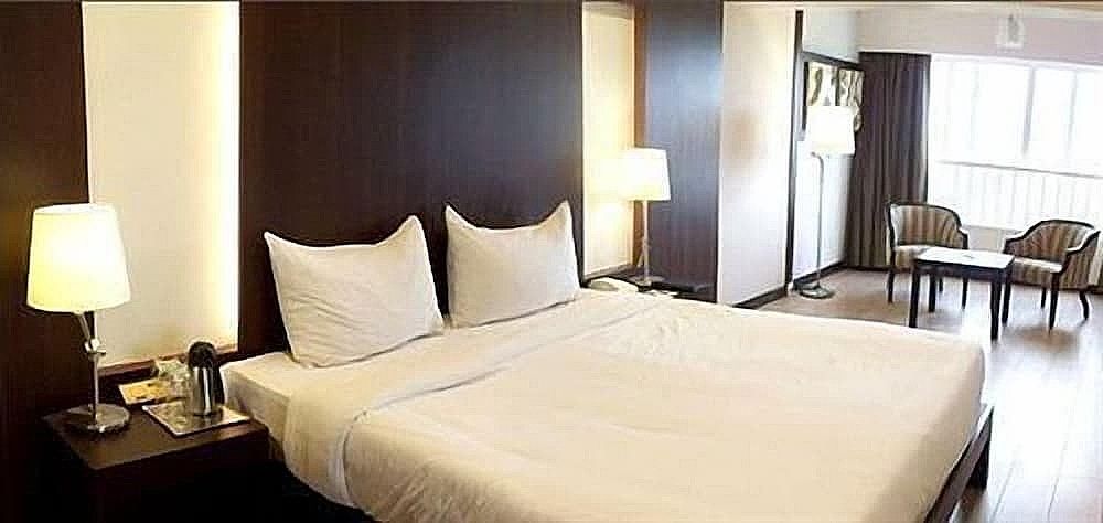 Hotel Aurora Towers Executive Room 6